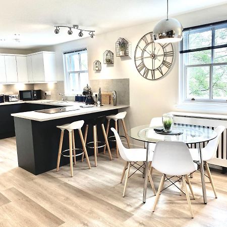 Stylish Central 2 Bedroom Apartment - Free Parking, Free Wifi Оркни Екстериор снимка