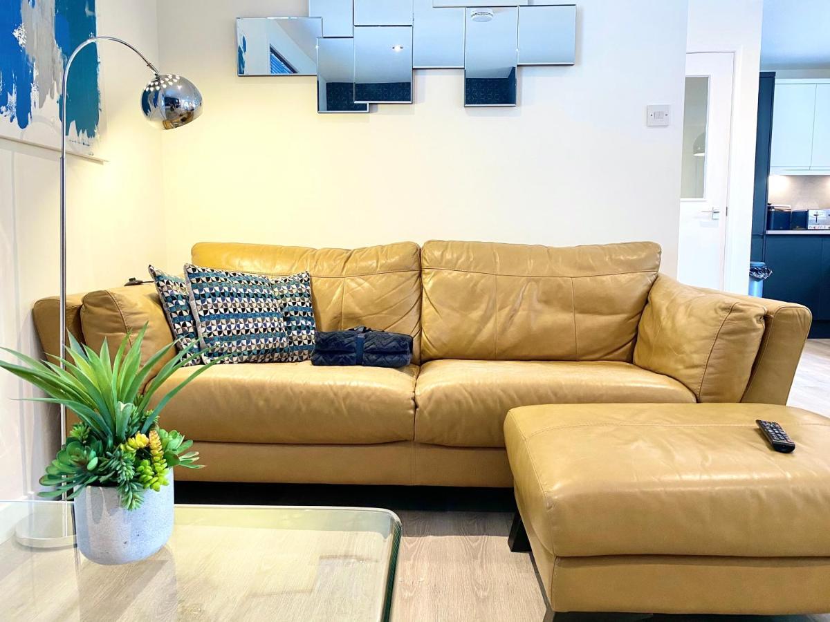 Stylish Central 2 Bedroom Apartment - Free Parking, Free Wifi Оркни Екстериор снимка