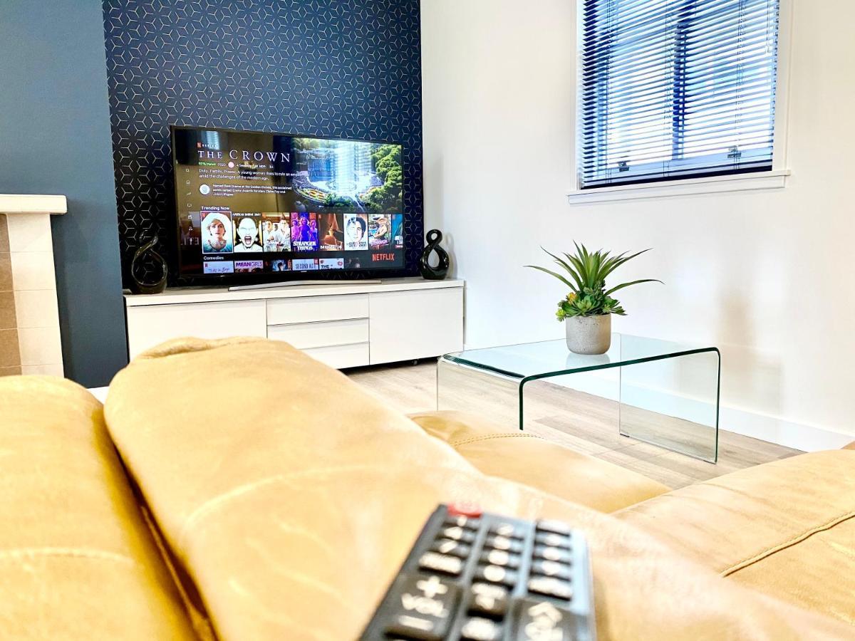 Stylish Central 2 Bedroom Apartment - Free Parking, Free Wifi Оркни Екстериор снимка
