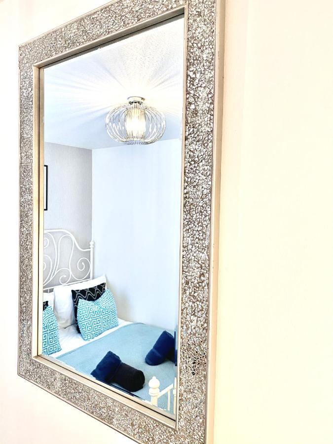 Stylish Central 2 Bedroom Apartment - Free Parking, Free Wifi Оркни Екстериор снимка